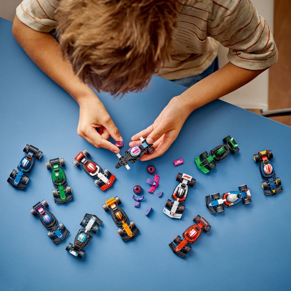 LEGO Minifigures: F1® Collectible Race Cars